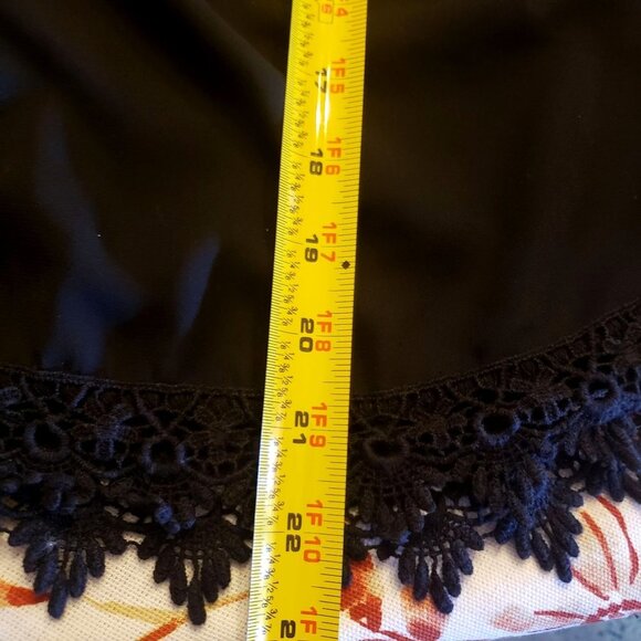 Penelope blouse size Small kimono sleeve cropped black lace trim floral - Picture 8 of 8